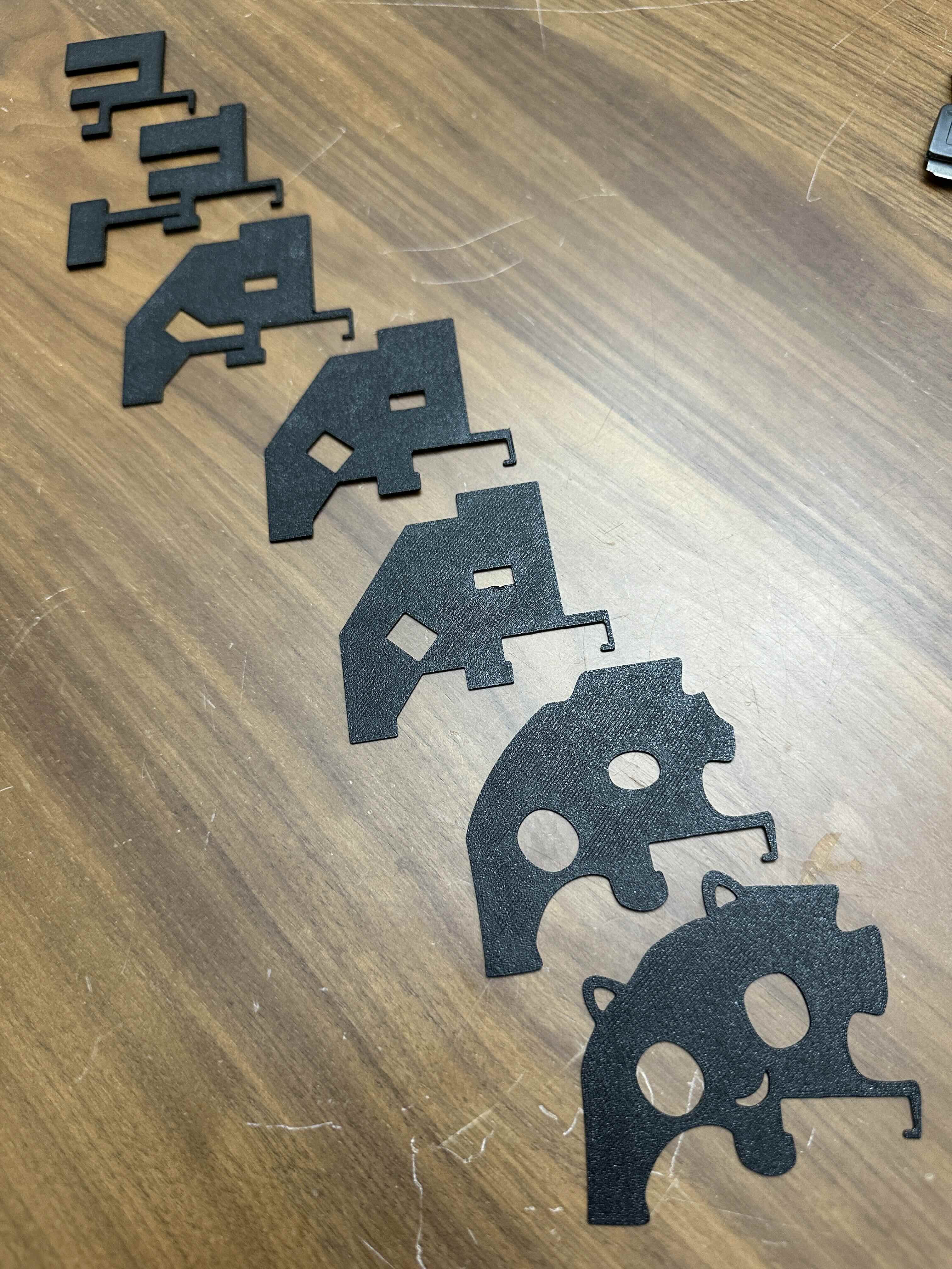 Eight versions gradually shifting to a curvy cute cat face.